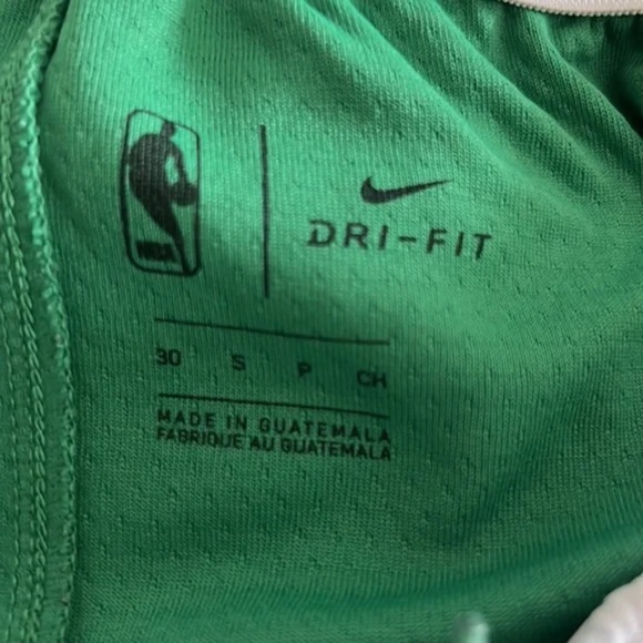 Nike NBA Authentic Boston Celtics Green and White basketball Sports Shorts 30 - Picture 8 of 9